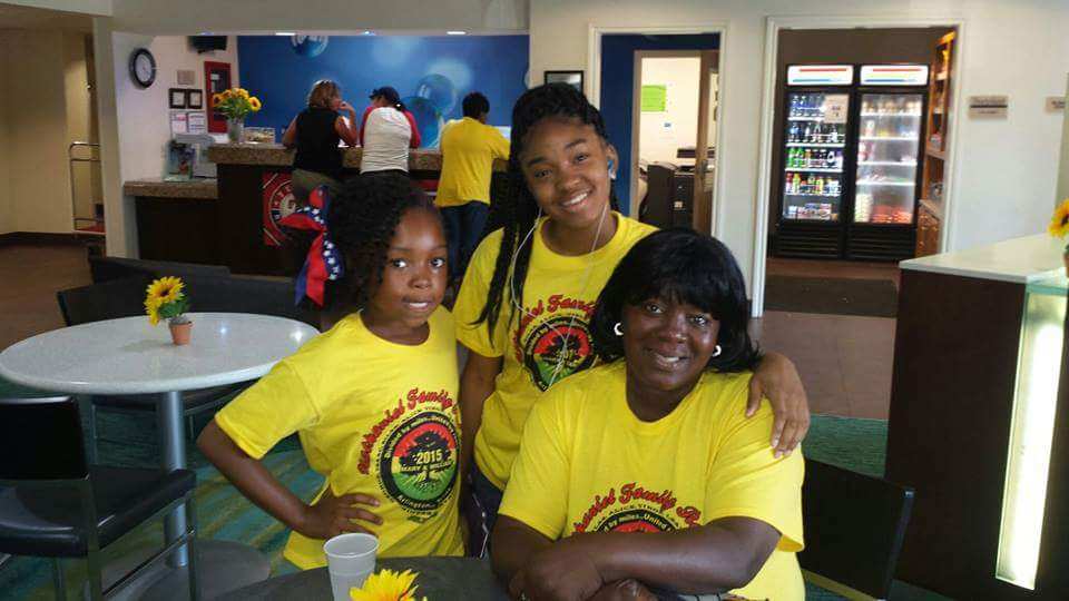 Shnaia, Genesis, and Joanne with granddaughters